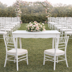Signing Table + 2 Tiffany chairs